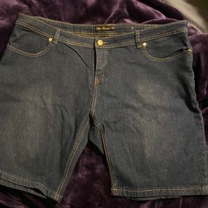 Apple Bottoms shorts plus size 20 smoke free home never worn